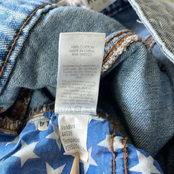 Bullhead High Rise short, Pocket Distress Rolled Hem denim jean. Size 7 - Picture 13 of 13